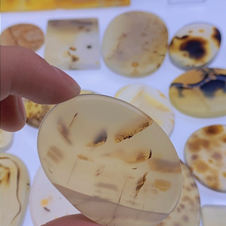 玛瑙/玉髓颈饰未镶嵌