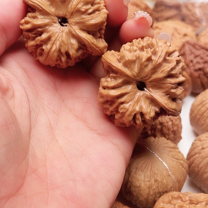 文玩核桃吊坠和尚头