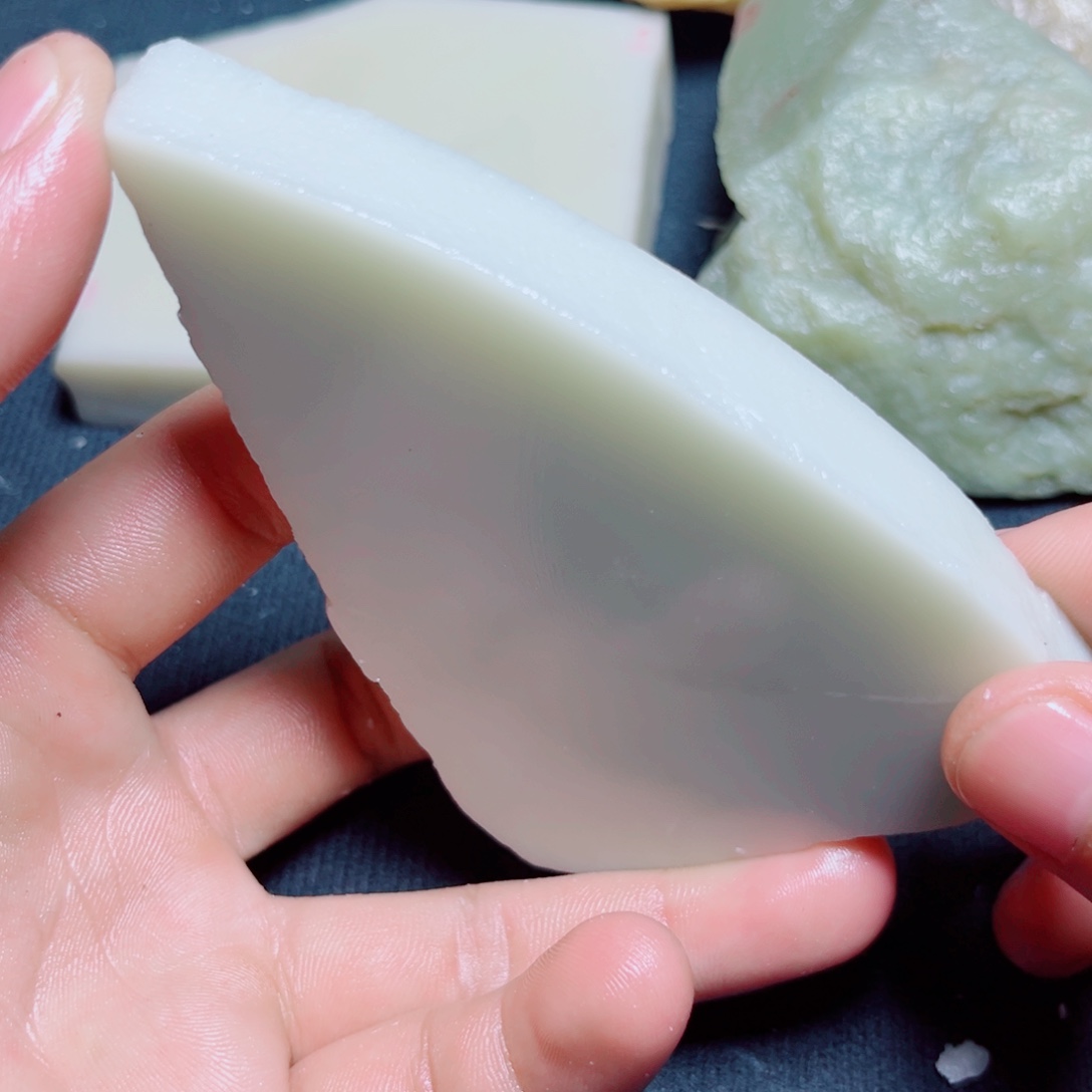 和田玉（糖玉）未镶嵌珠宝奇石