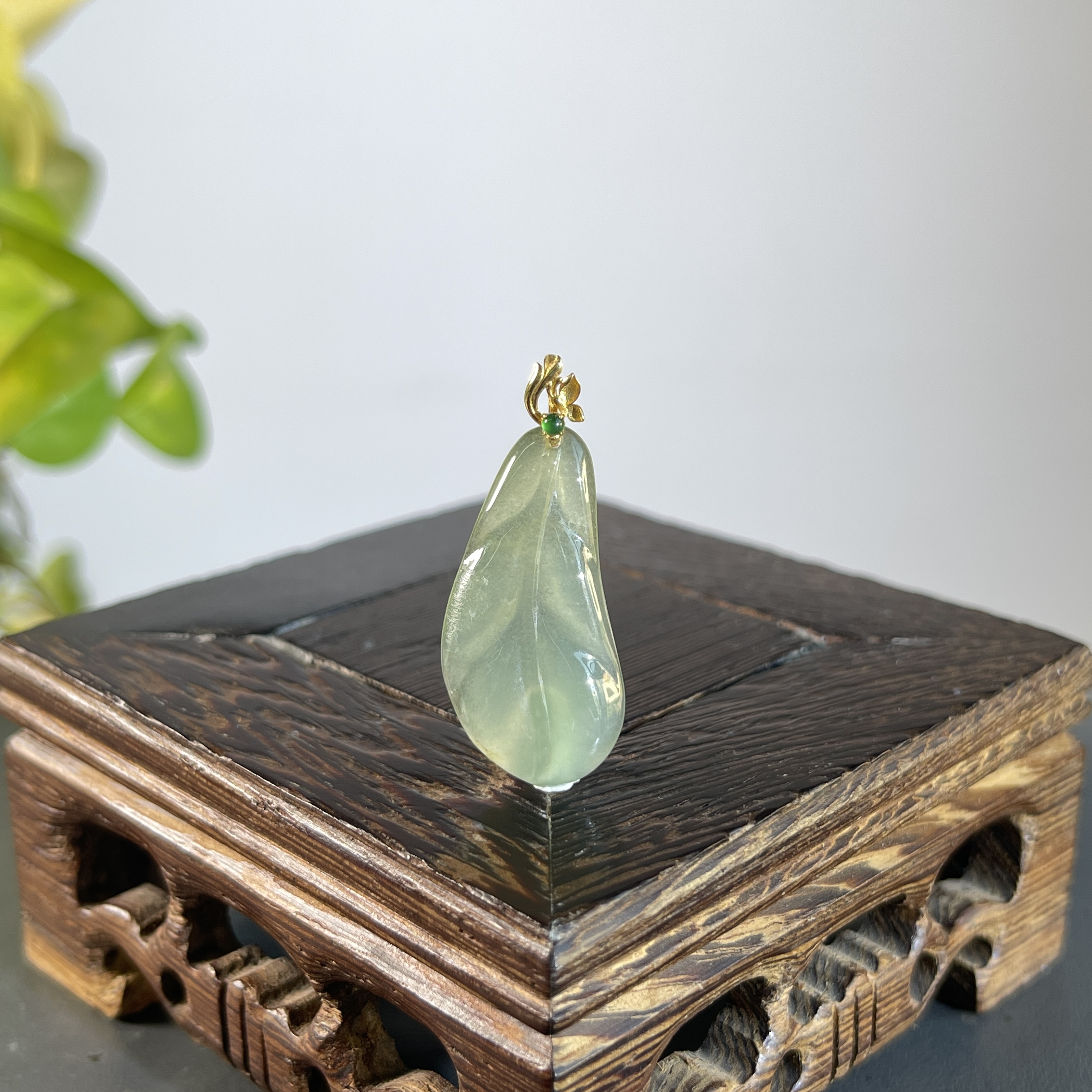 JXZC09-87 天然缅甸A货翡翠 18K扣头金枝玉叶