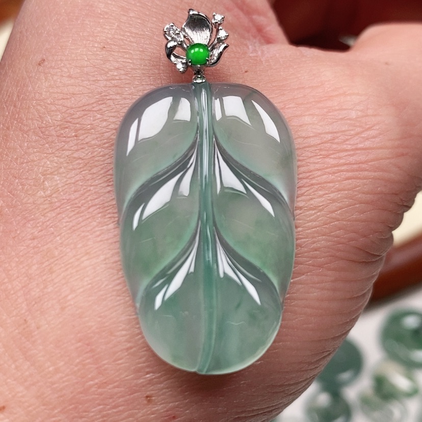 【闪购商品】翡翠吊坠(不含链)18K金镶嵌