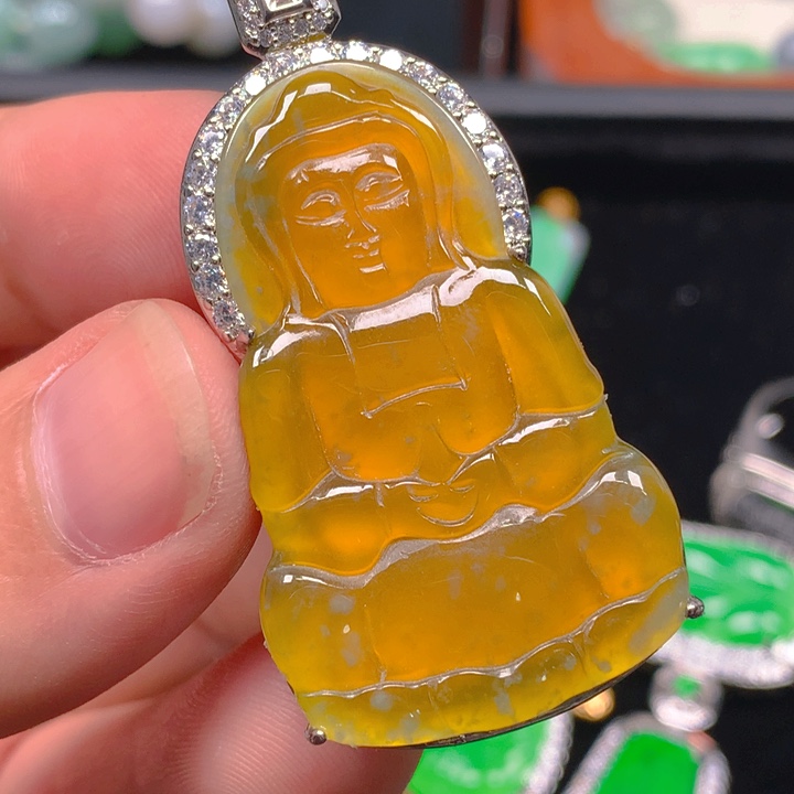 翡翠未镶嵌颈饰观音