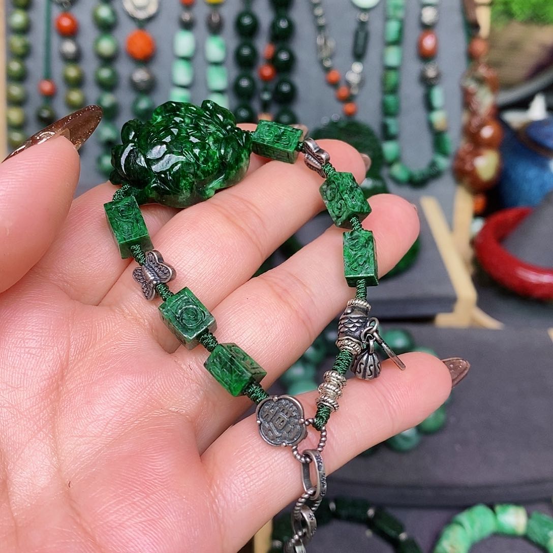 翡翠手链未镶嵌漂亮美眉