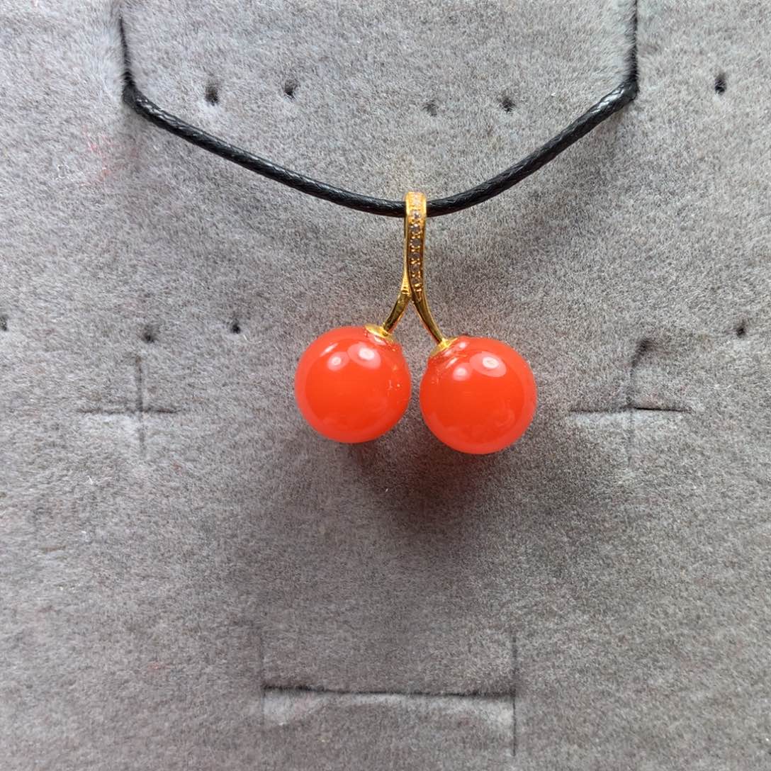 南红玛瑙吊坠18K金镶嵌