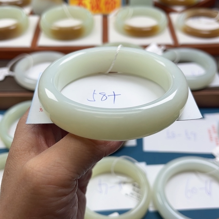 和田玉手镯未镶嵌欢*
