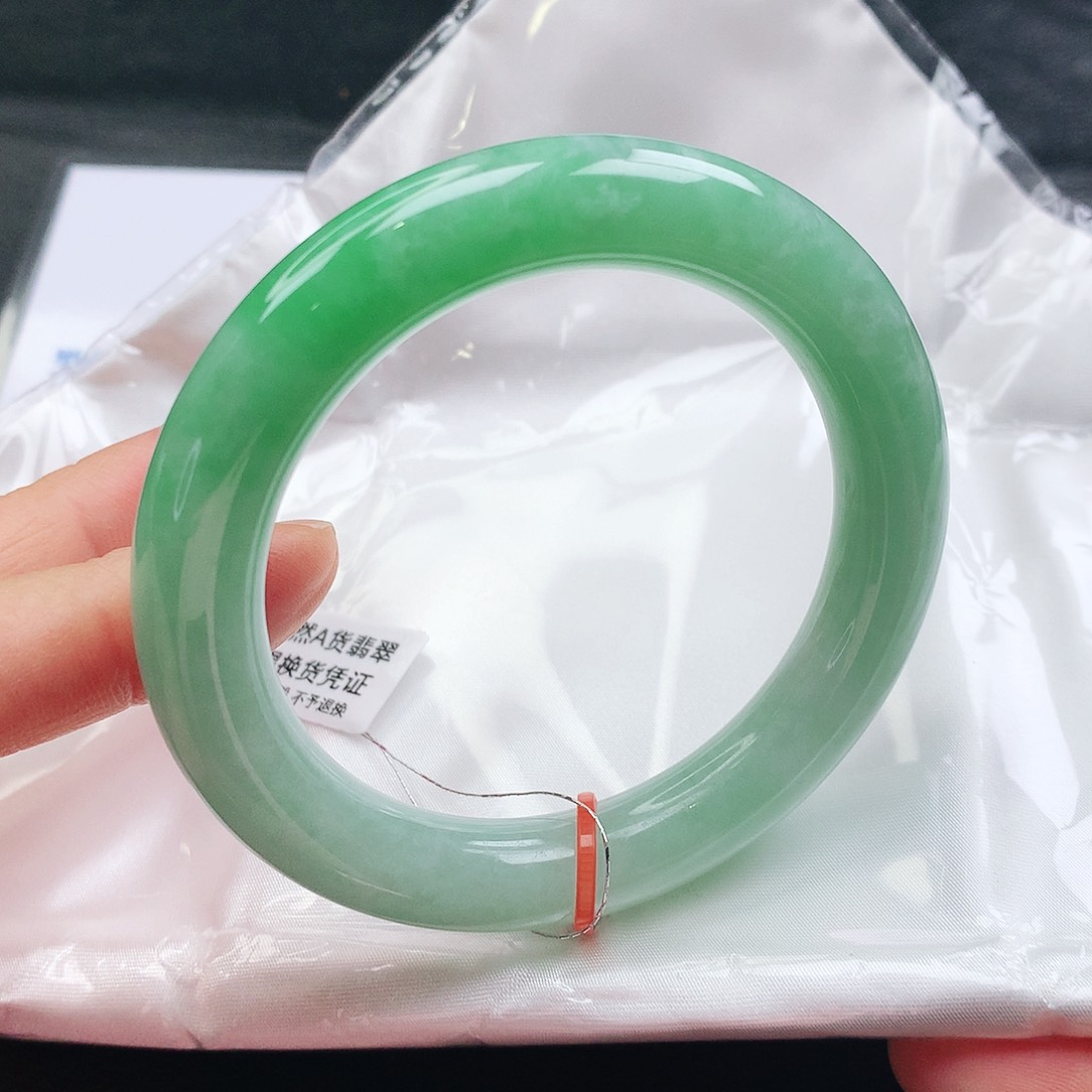 翡翠手镯未镶嵌天然翡翠手镯