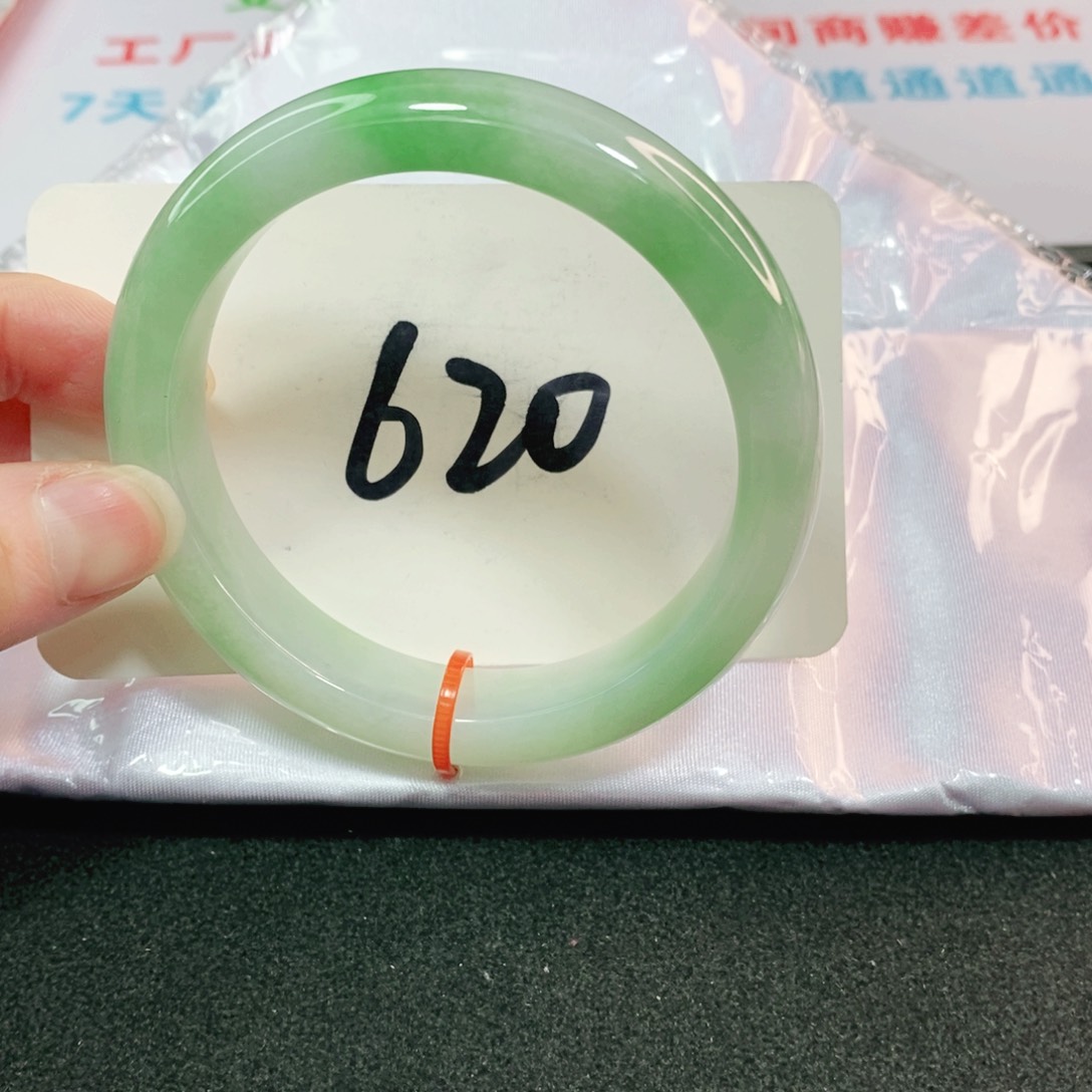 翡翠手镯未镶嵌55565556555