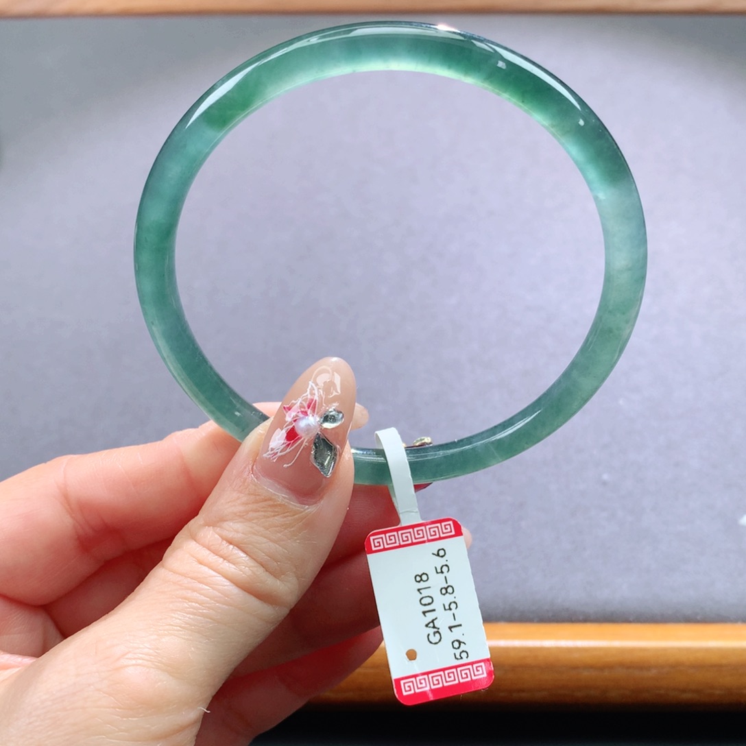 翡翠手镯未镶嵌天然翡翠手镯