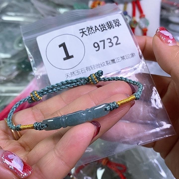 翡翠颈饰未镶嵌吊坠