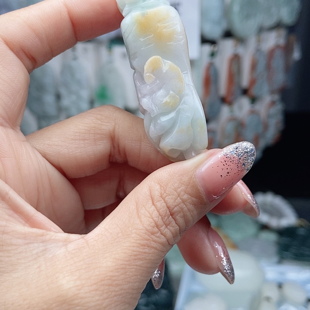 翡翠颈饰未镶嵌翡翠