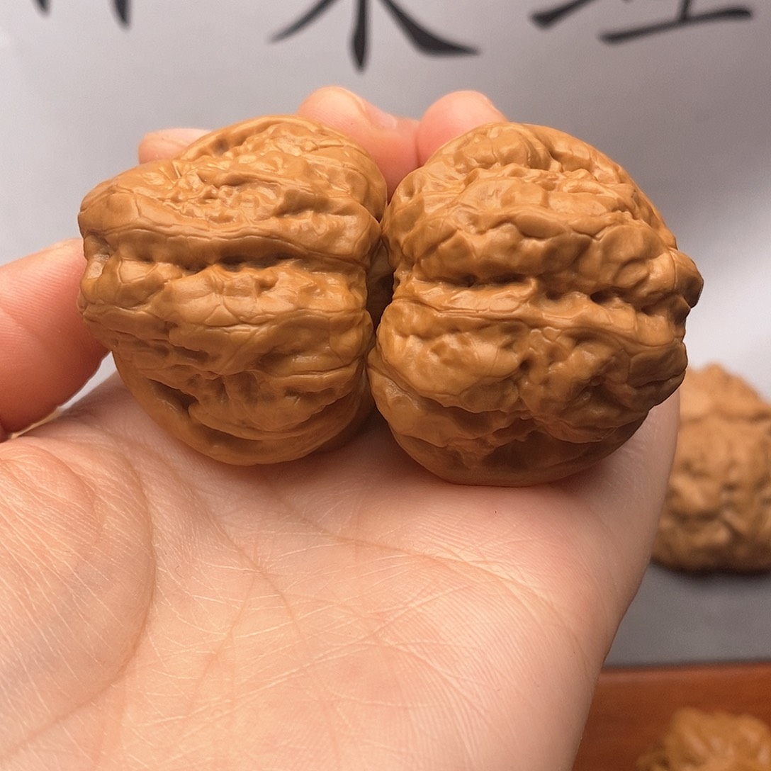 文玩核桃把件Z**生边40左右