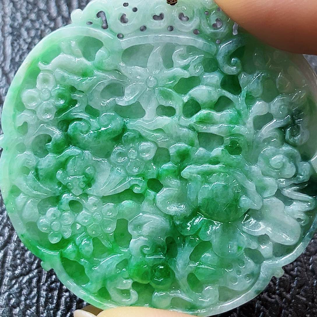 颈饰18K金镶嵌翡翠