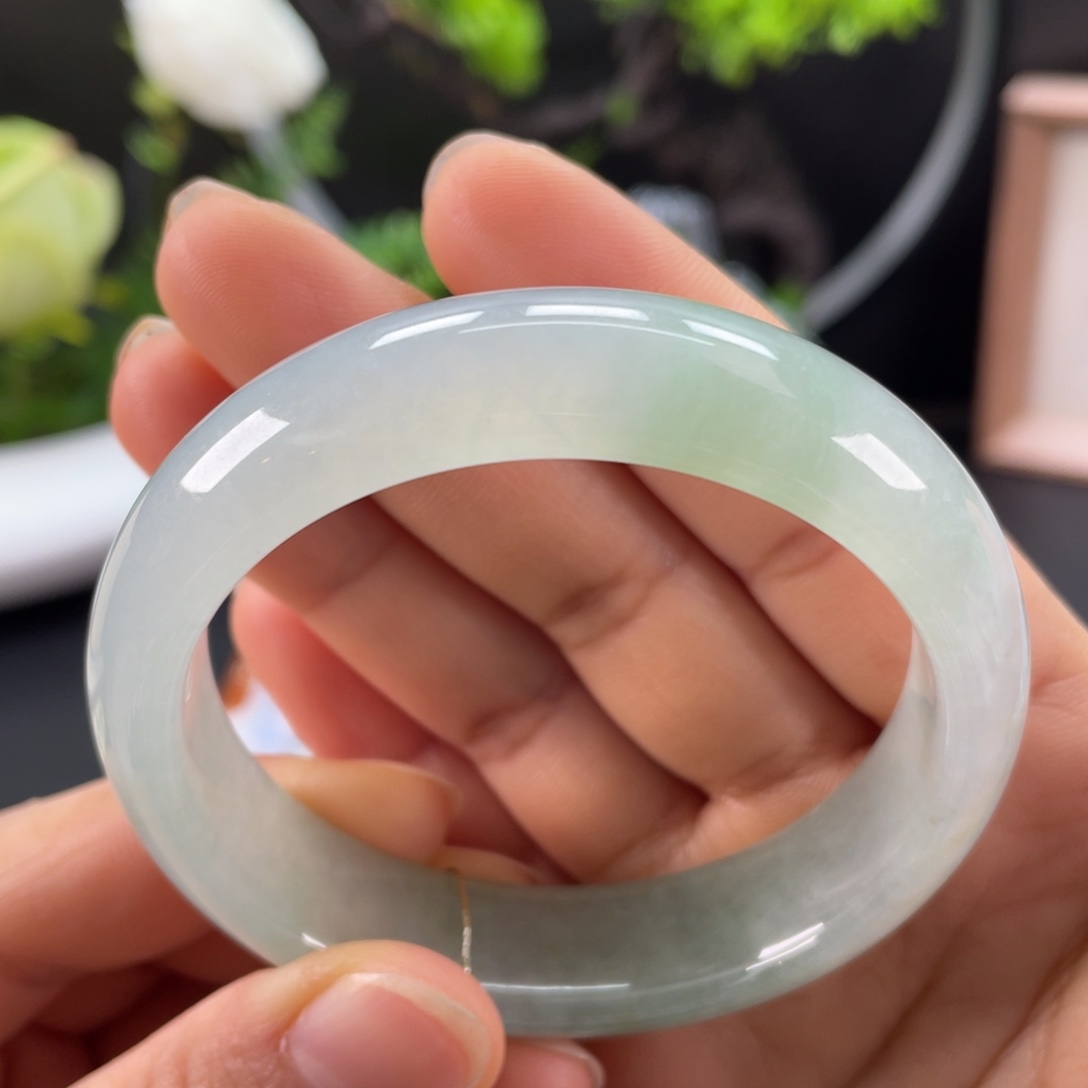 翡翠手镯未镶嵌冰透晴水