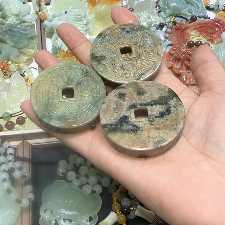 蛇纹石玉未镶嵌吊坠七**妖