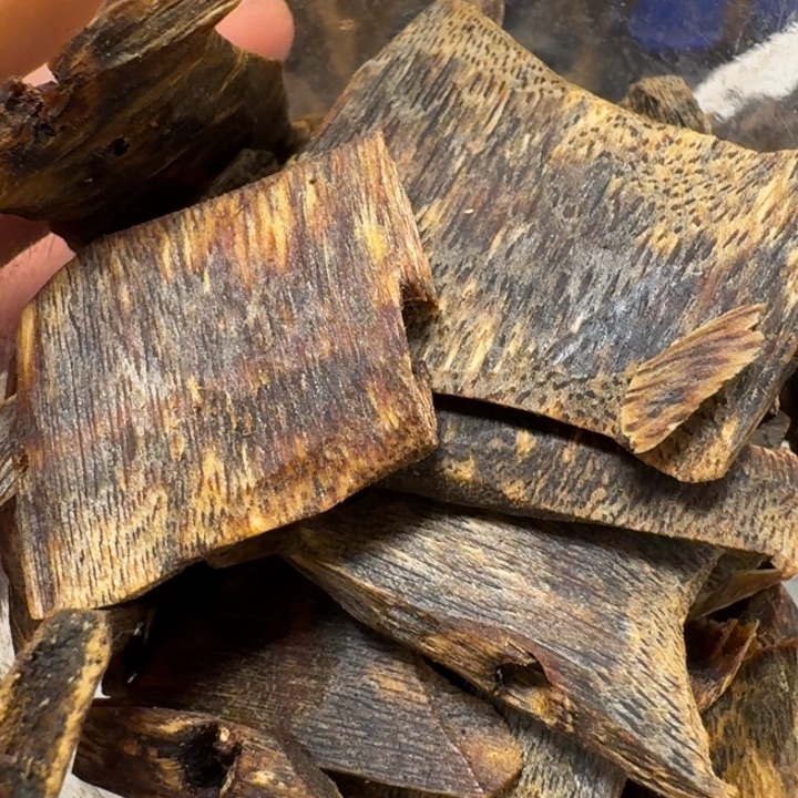 安***仔沉香碎屑沉香棋楠红棋高端树心油块料169克