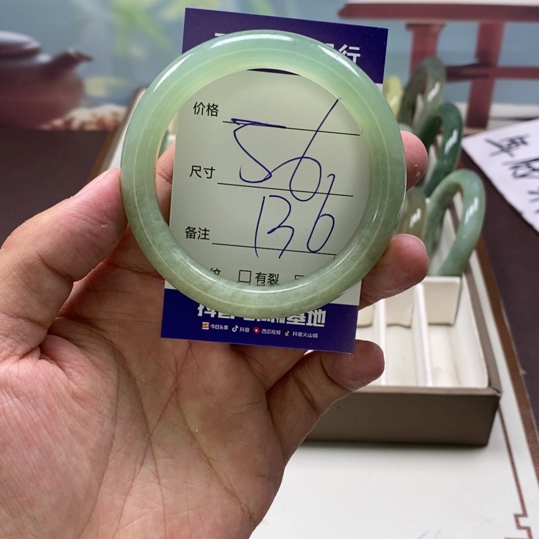 蛇纹石玉手镯未镶嵌