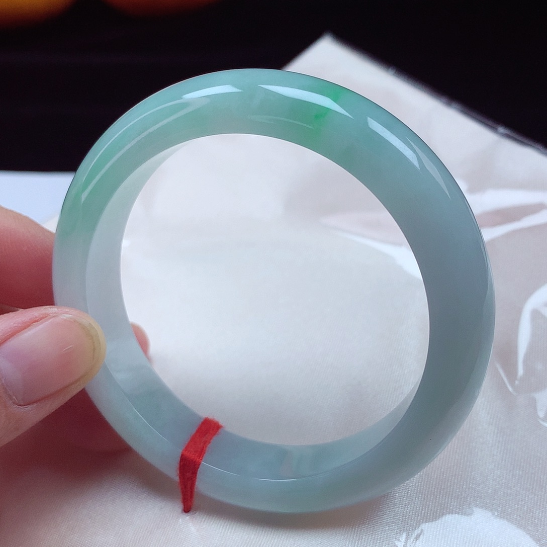 翡翠手镯未镶嵌56圈