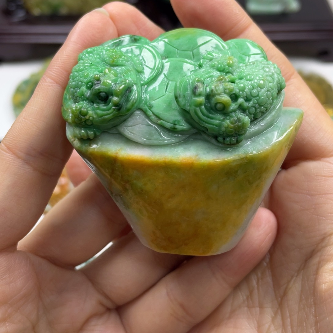远***仰翡翠未镶嵌颈饰牌子