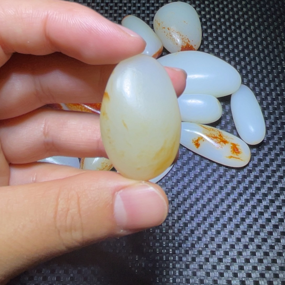 五***月和田玉未镶嵌颈饰