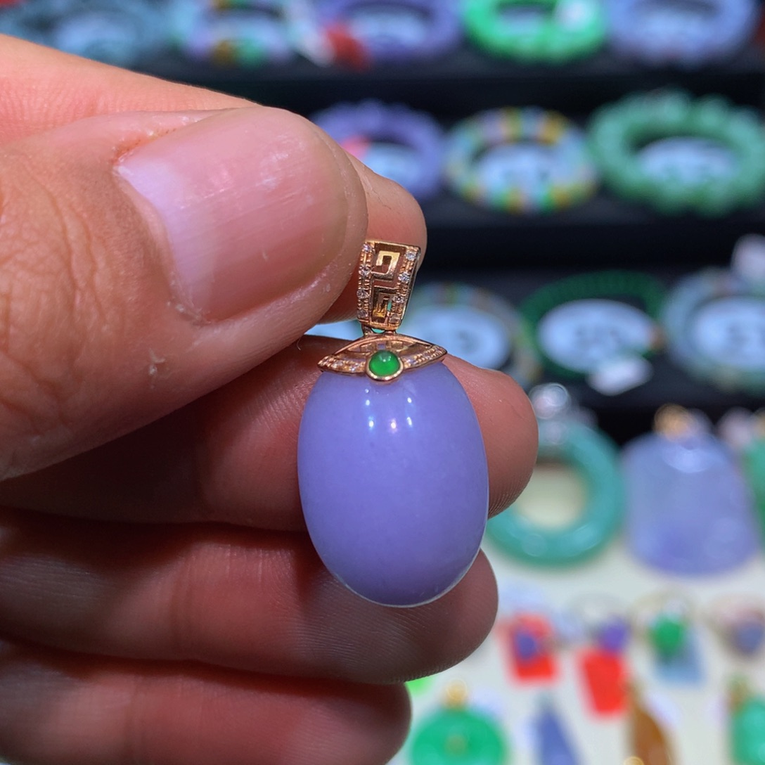 翡翠18K金镶嵌颈饰