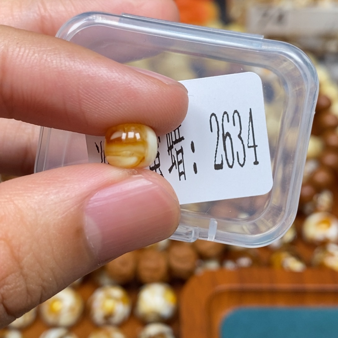 蜜蜡未镶嵌珠宝奇石2634