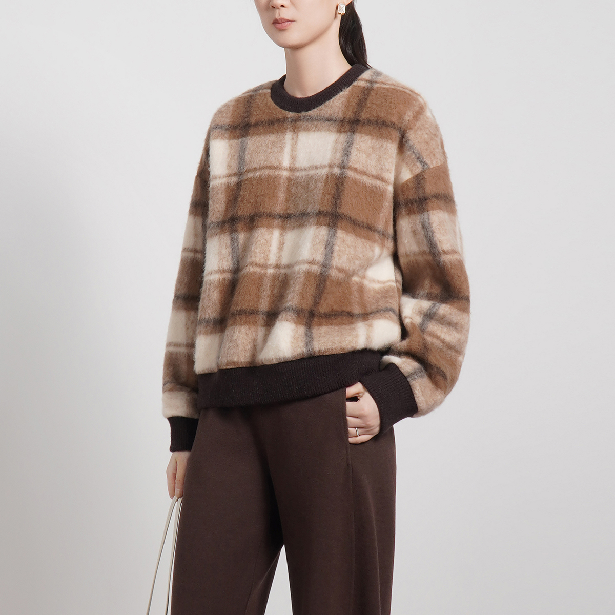 Naivee/纳薇【CC专属】格纹针织呢经典时髦圆领卫衣套头25B140378