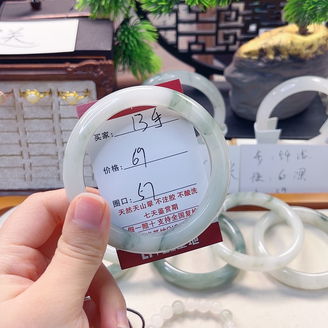 石英质玉未镶嵌手镯13