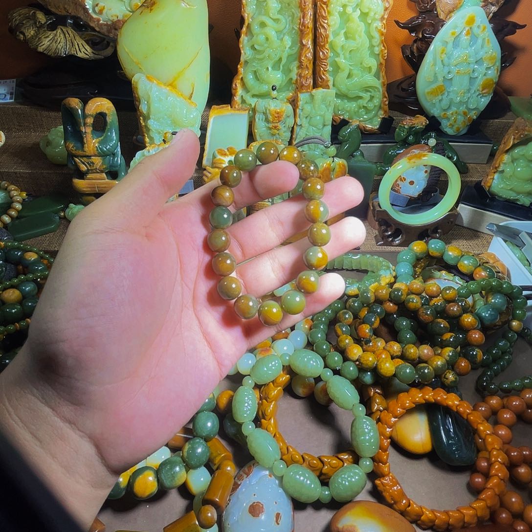 透闪石质玉未镶嵌珠宝奇石