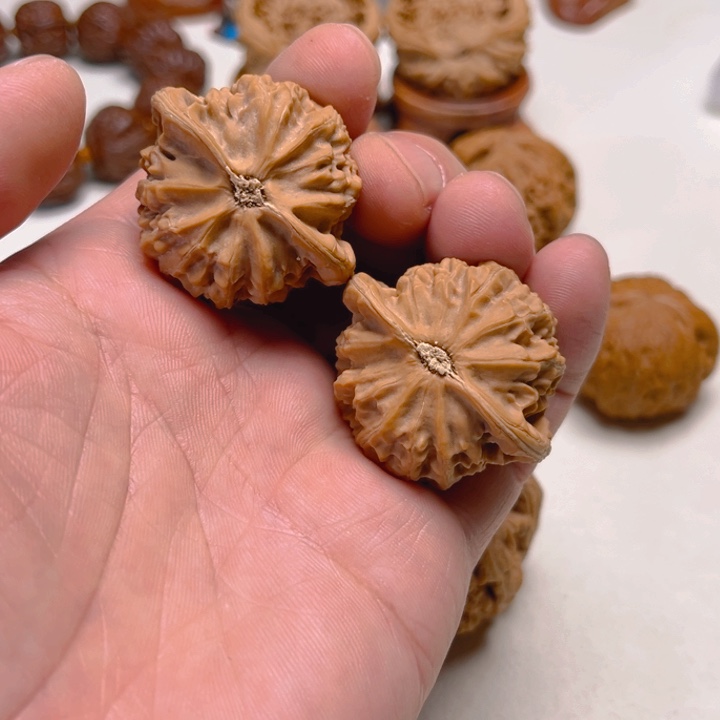 文玩核桃把件思*:精品宫灯 编号175