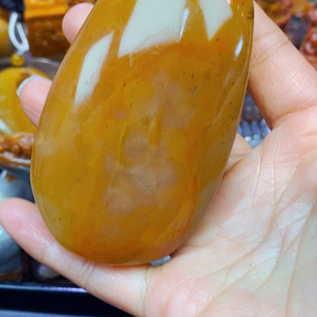 未镶嵌石英质玉（黄龙玉）项链