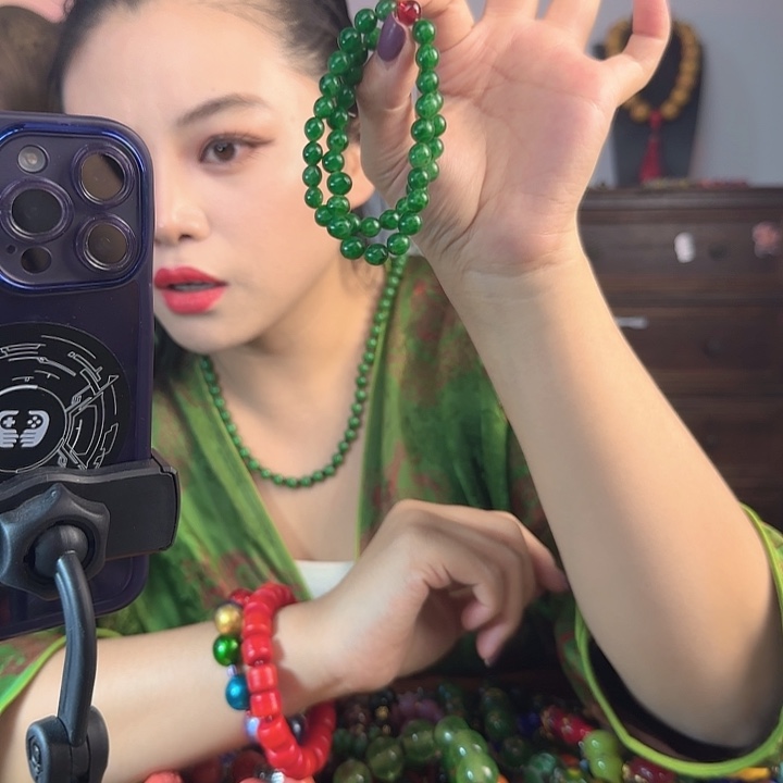 玻璃颈饰老琉璃的故事是什么呢这就是传说