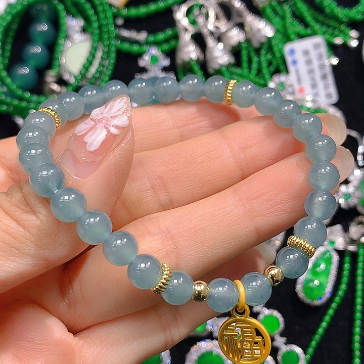 翡翠颈饰未镶嵌翡翠