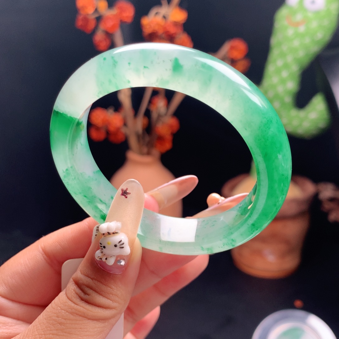 爱***花石英质玉未镶嵌镯子