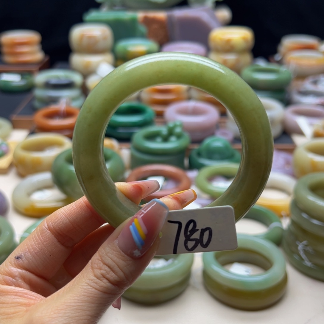 石英质玉未镶嵌手镯