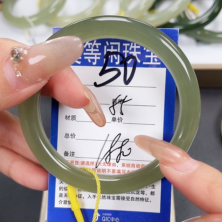 和田玉手镯未镶嵌