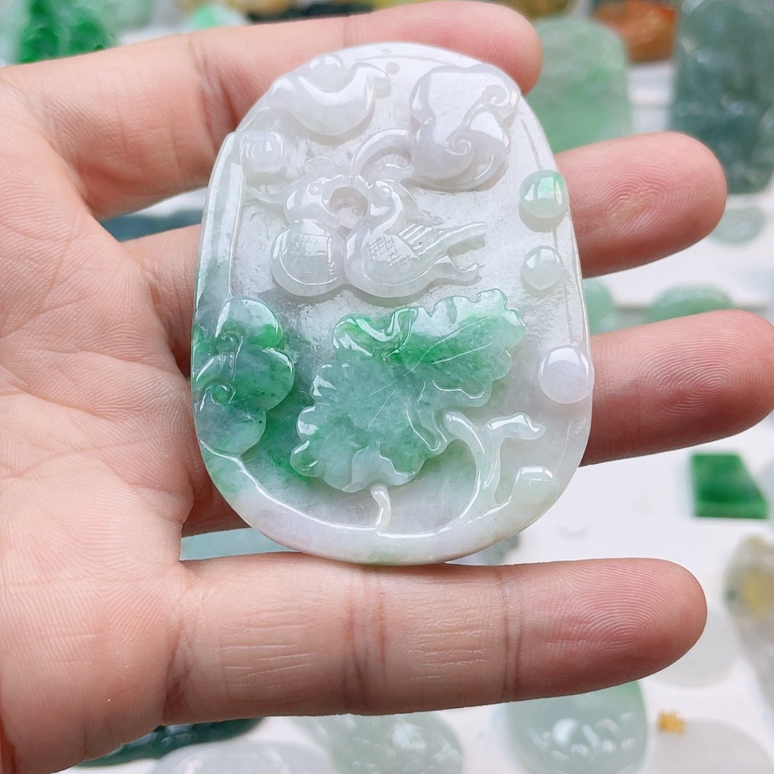 翡翠颈饰未镶嵌鸳鸯