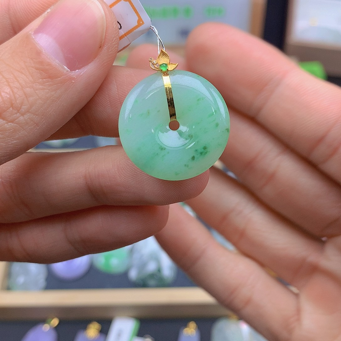 翡翠颈饰18K金镶嵌翡翠