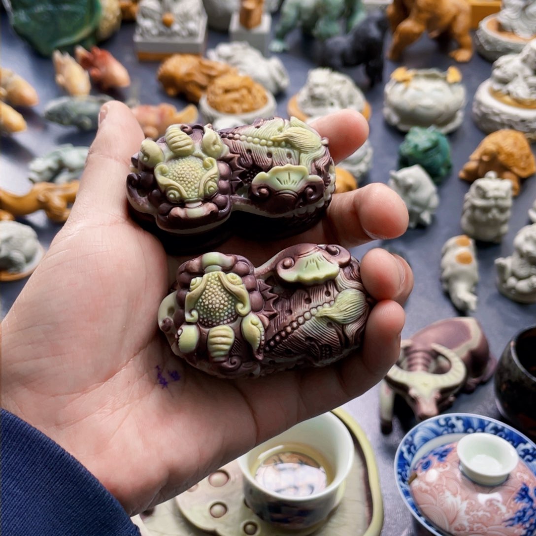 貔貅紫袍玉一对手工雕刻