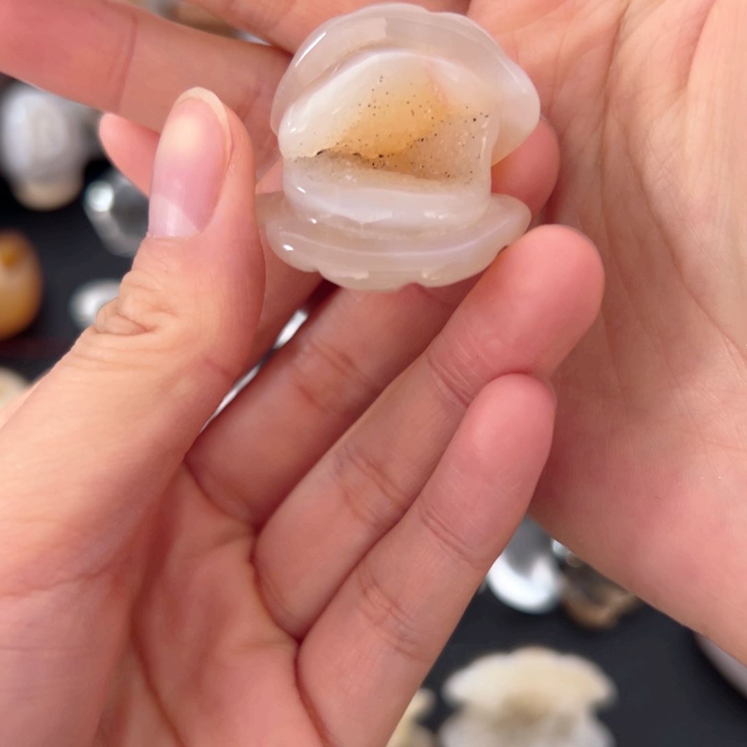 偷***骨玛瑙/玉髓未镶嵌珠宝半成品