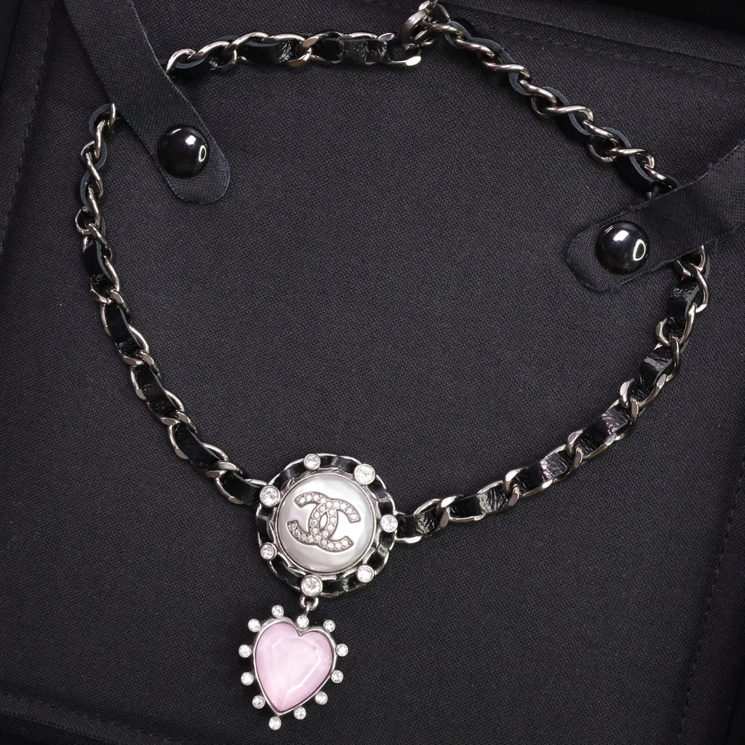 未使用 Chanel/香奈儿 22新款皮穿链粉色爱心项链  03504