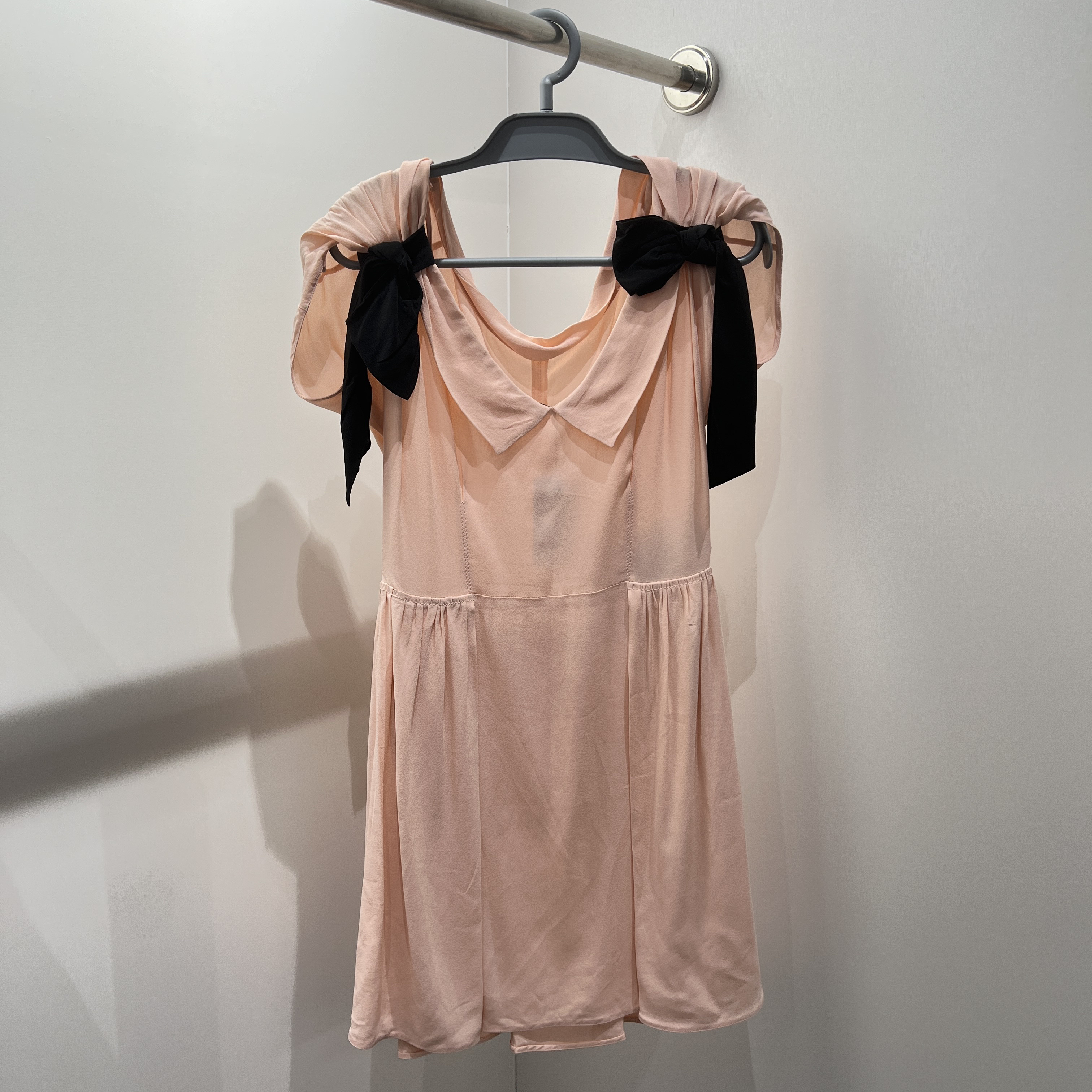 99新 MIU MIU/缪缪 wdf138 粉色蝴蝶结连衣裙 40码