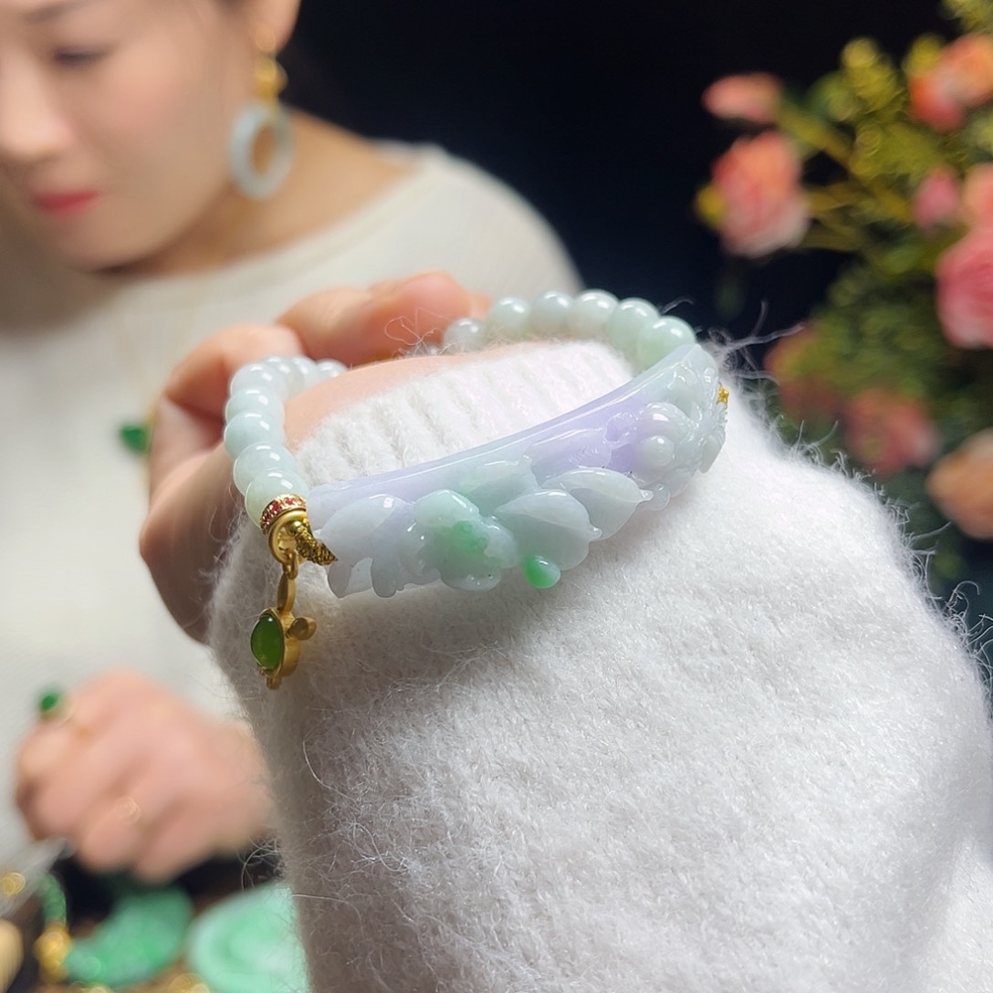 翡翠颈饰未镶嵌手牌