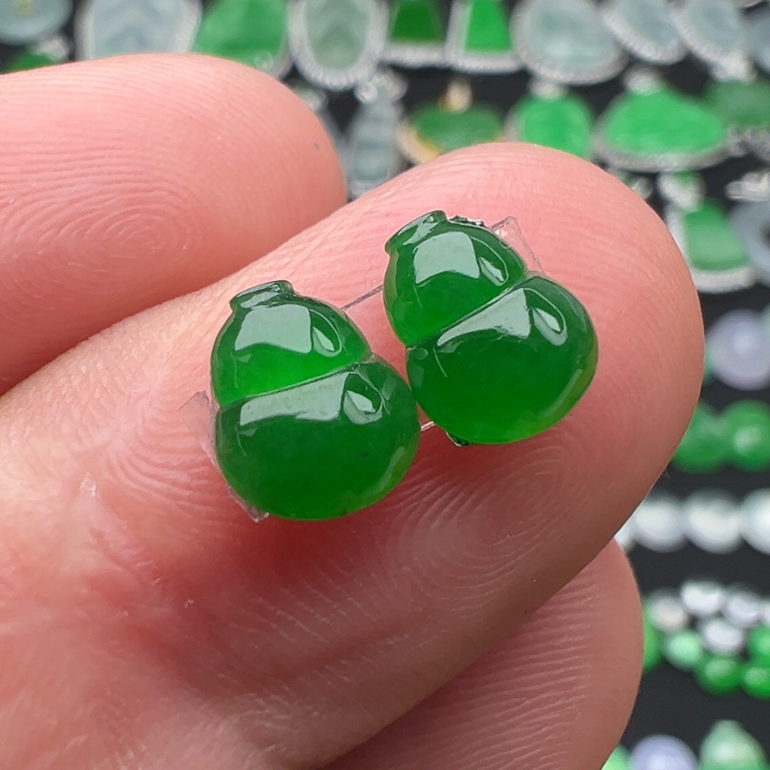 翡翠颈饰未镶嵌葫芦7.7