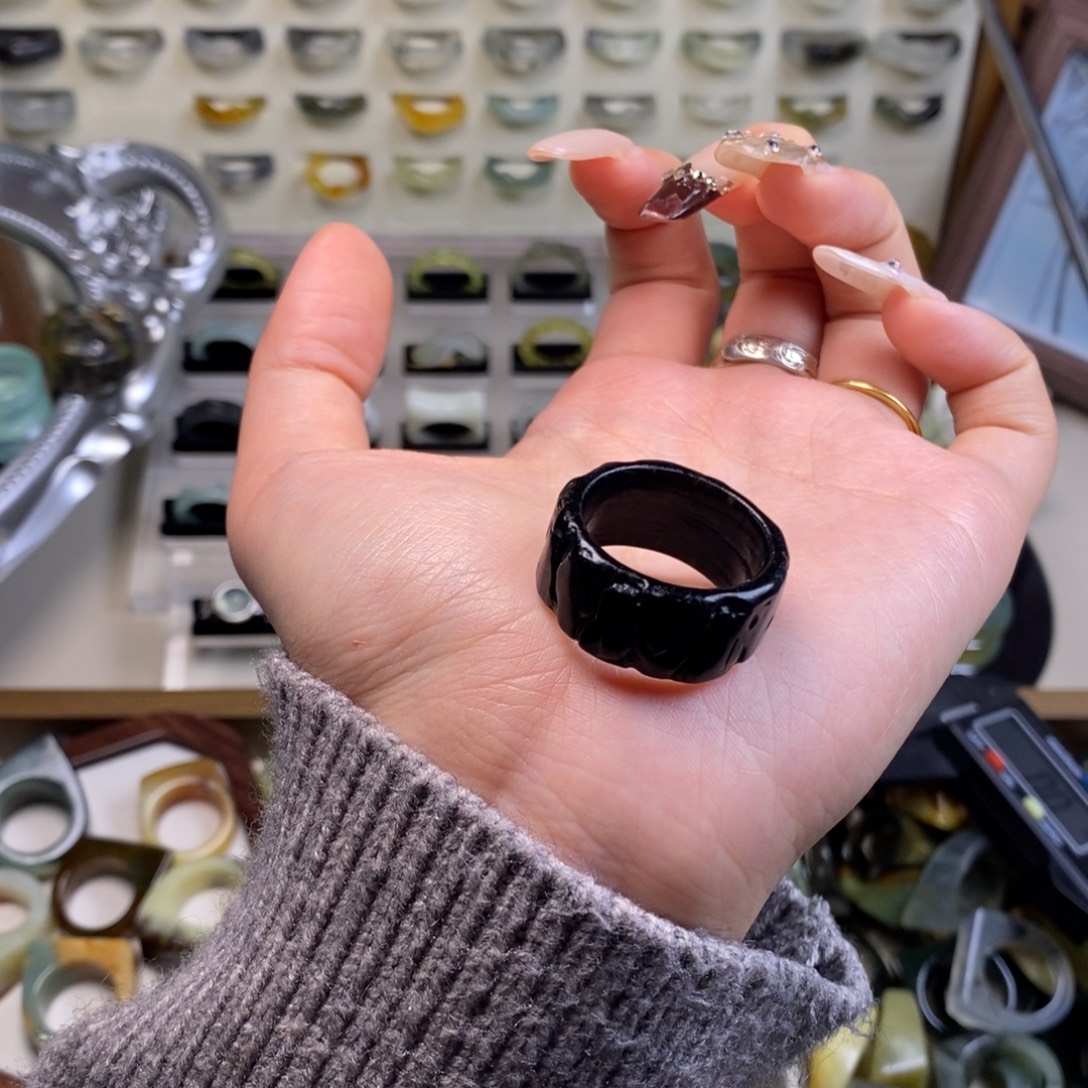 。***@蛇纹石玉未镶嵌戒指