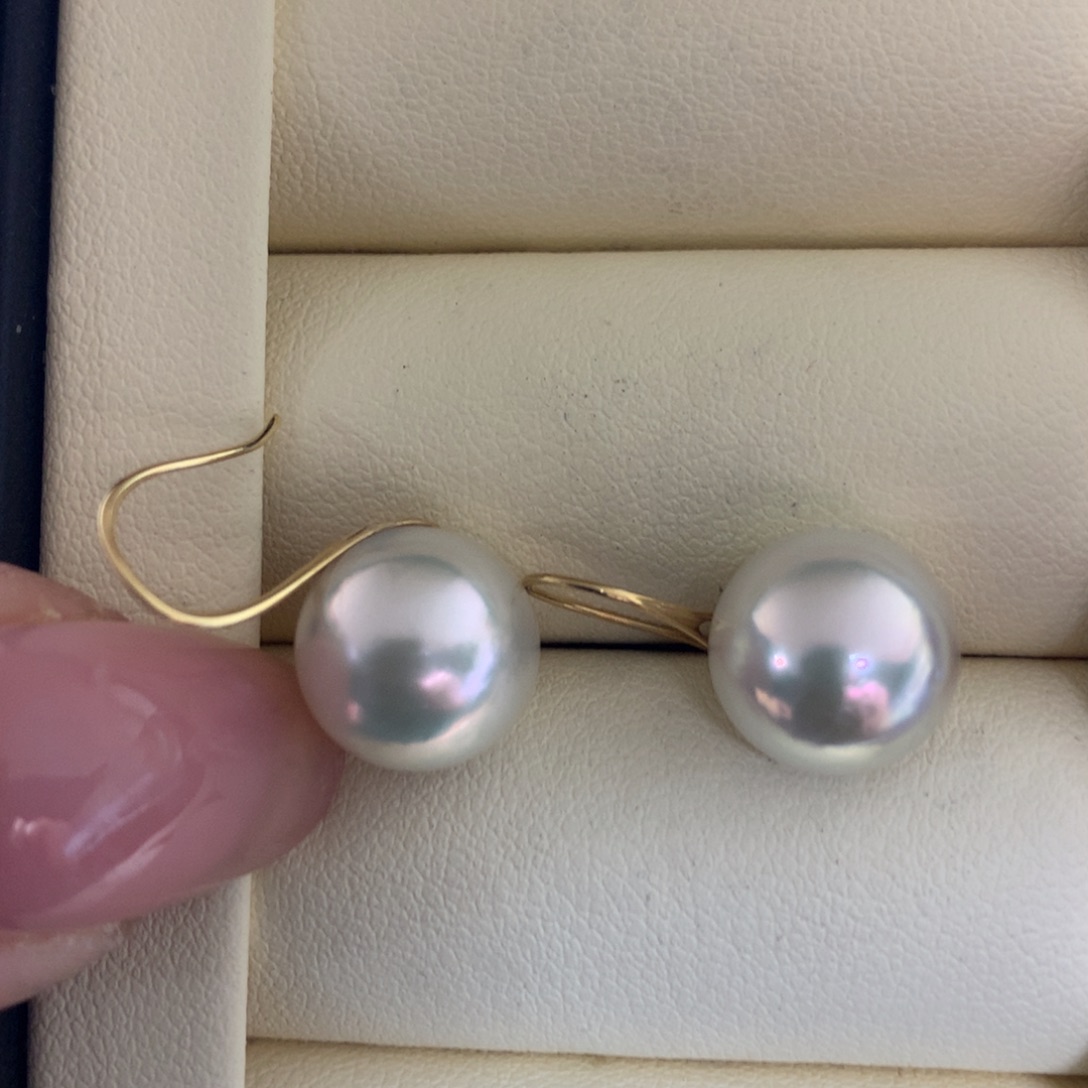 18K金镶嵌海水珍珠耳饰