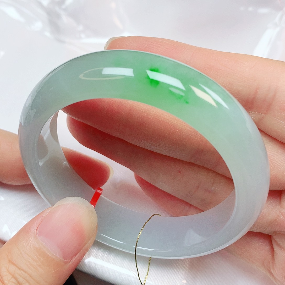 翡翠手镯未镶嵌抖音质检