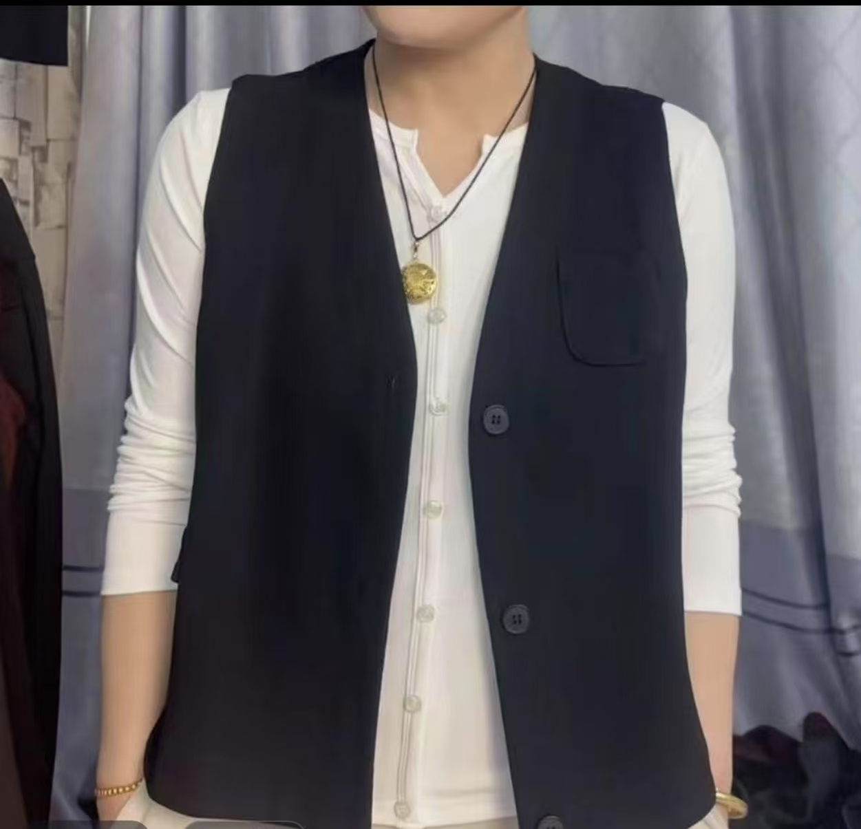常规V领马甲无袖免烫秋季女士宽松型时尚马甲