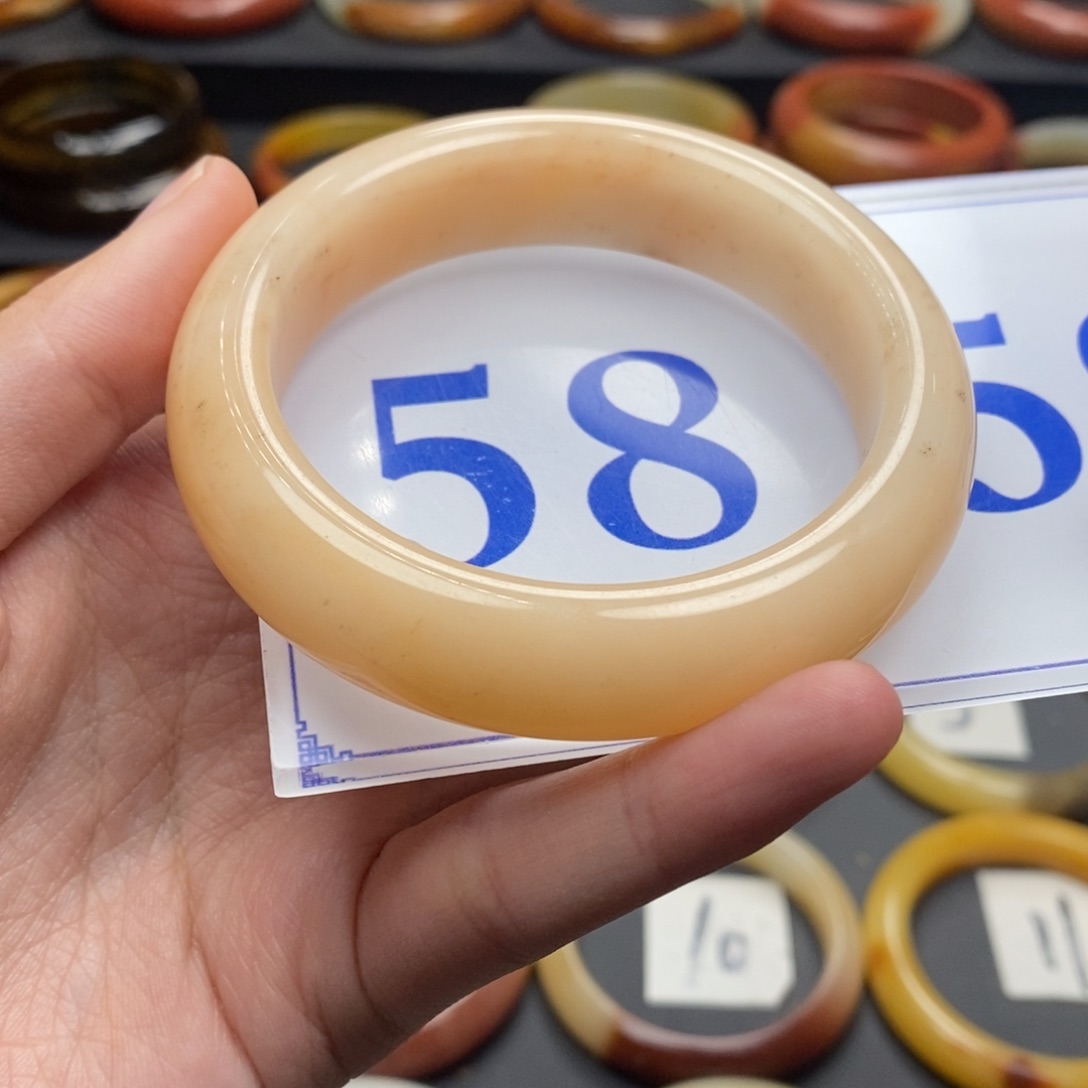 石英质玉（黄龙玉）手镯未镶嵌