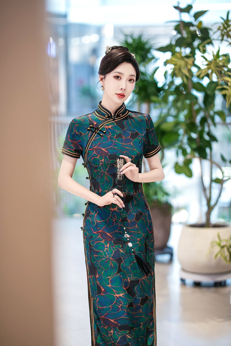 白幼秀港风设计师夏季绿色显瘦年轻清凉气质修身复古旗袍走秀5569