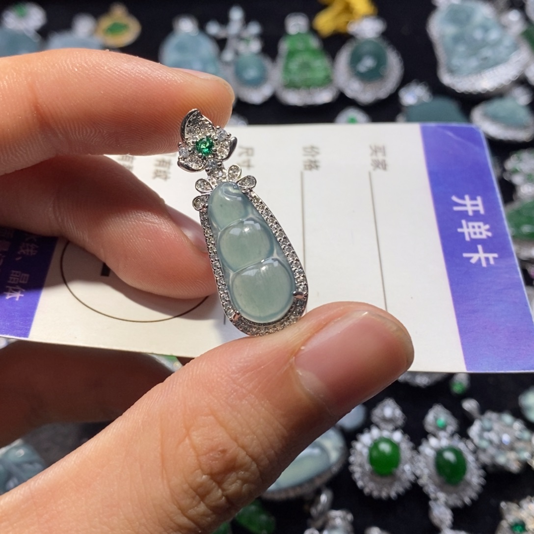 翡翠未镶嵌颈饰翡翠